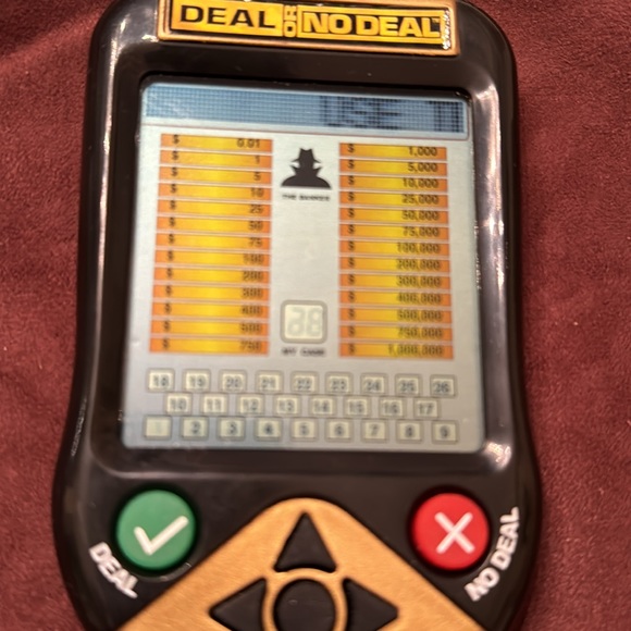 Deal or no deal handheld game - Picture 2 of 3